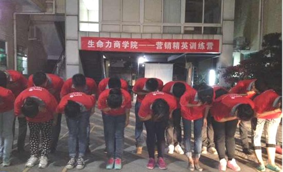 感恩三拜:一拜公司给予平台,实现梦想;二拜老板给予饭碗,养活全家;三拜公司,生命力有事,我上! 感恩三拜:一拜公司给予平台,实现梦想;二拜老板给予饭碗,养活全家;三拜公司,生命力有事,我上!